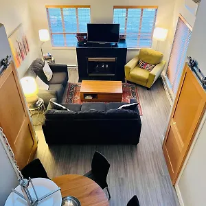 Tyndalstone 3 Bedroom In The Heart Of Village North Whistler